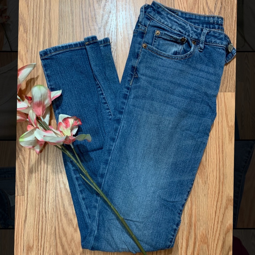 Aeropostale Straight Leg Blue Jeans